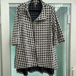 Black & White Houndstooth Swing tunic Jkt. 3/4 cuff sleeve. Asym zip, Sz Large